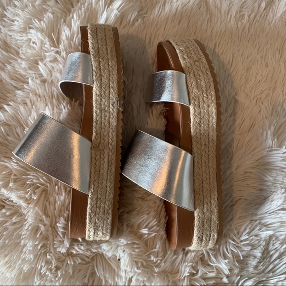 X23 Metallic Silver Platform Sandal | NW - Picture 2 of 4
